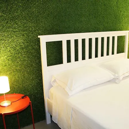 לינה וארוחת בוקר Urban Pop